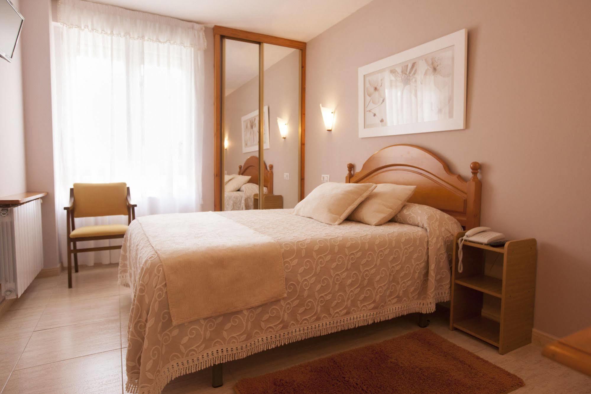 Cóbreces Hotel El Refugio 3 Estrellas מראה חיצוני תמונה