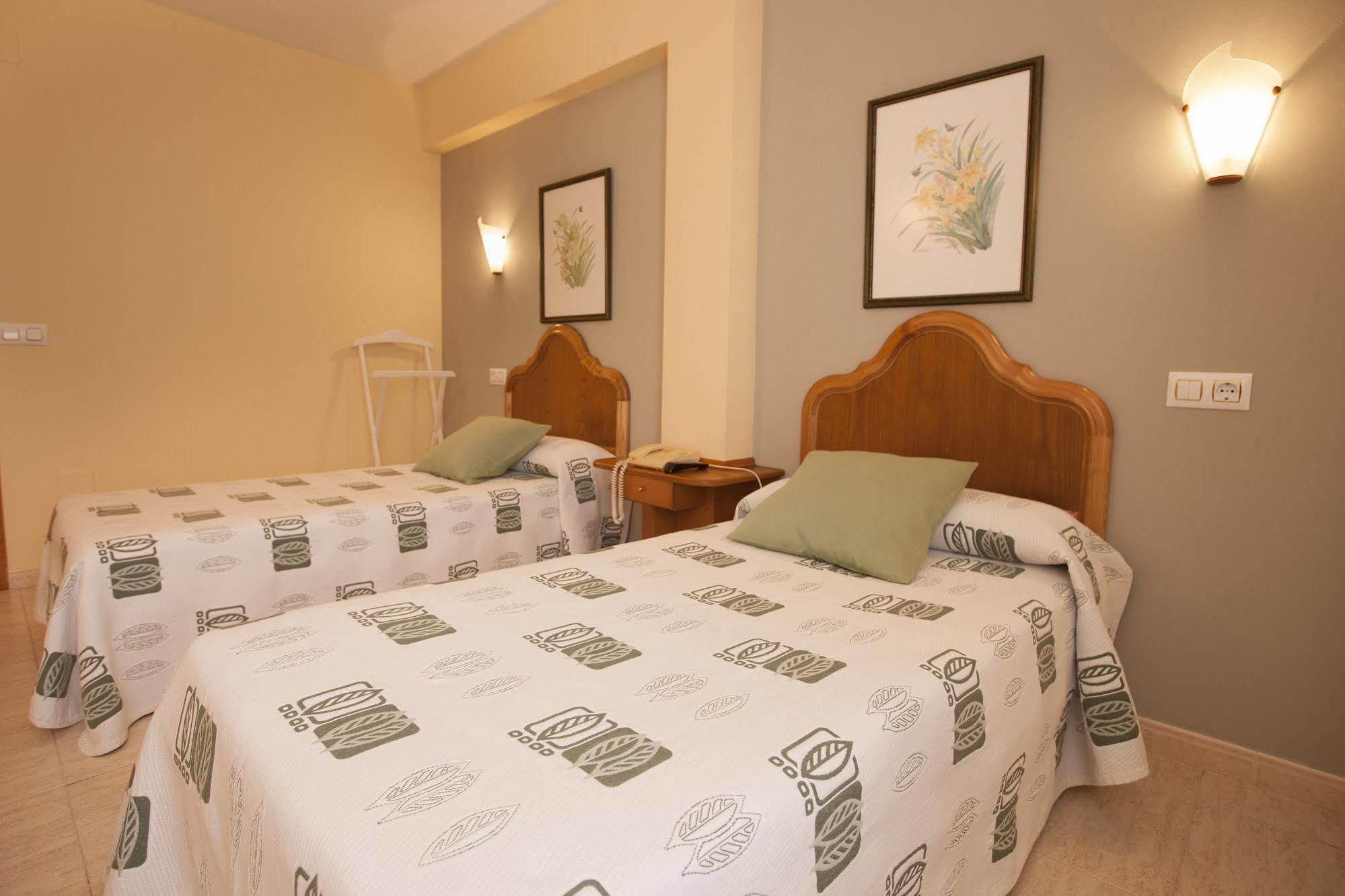 Cóbreces Hotel El Refugio 3 Estrellas מראה חיצוני תמונה