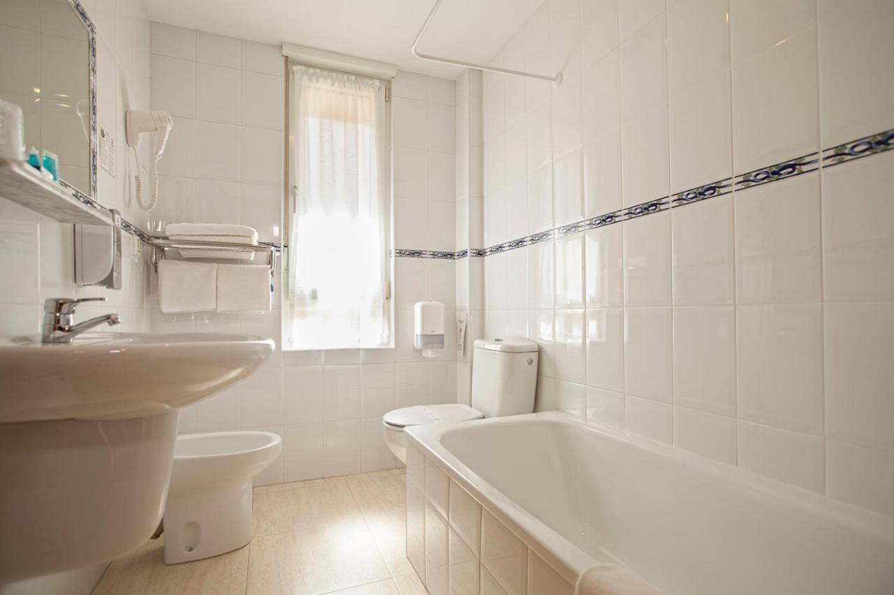 Cóbreces Hotel El Refugio 3 Estrellas מראה חיצוני תמונה